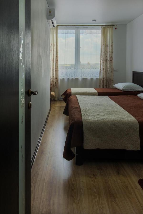 Rooms With Fortetsya View 2 Kam'janec'-Podil's'kyj Esterno foto